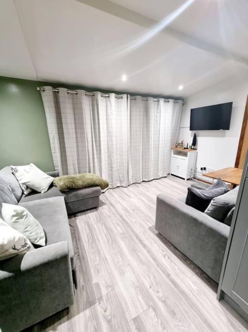 Cosy Hideaway Lodge In Glan Gwna Caeathro Экстерьер фото